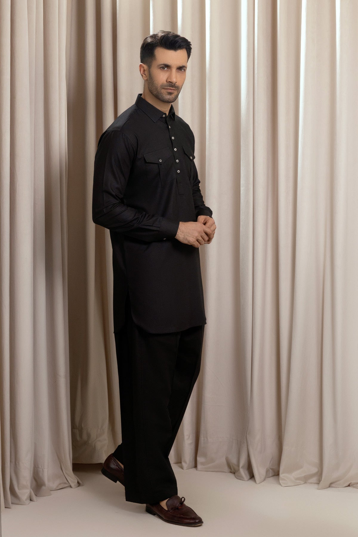 Men’s Black Kurta with Wide-Leg Pajama – Modern Cut